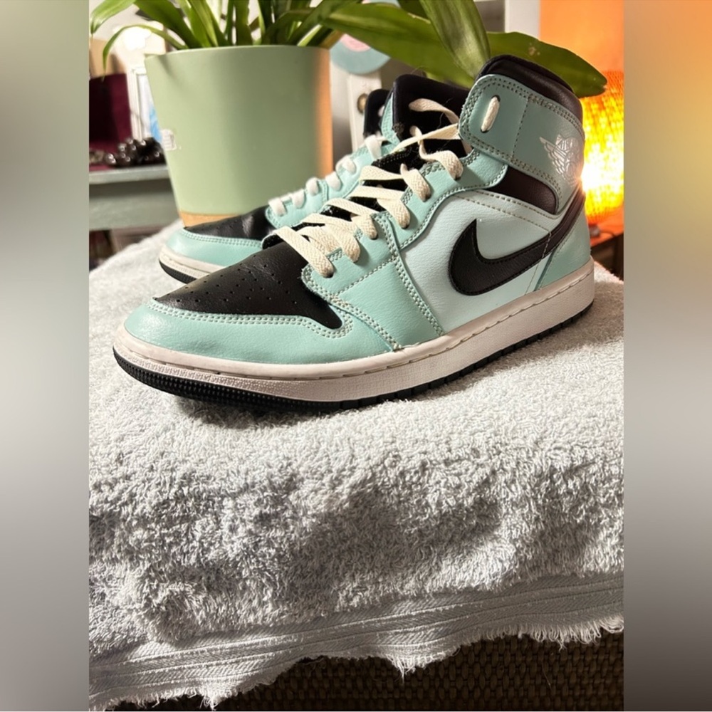 Nine Air Jordan 1 Mid Aqua Black Shoes